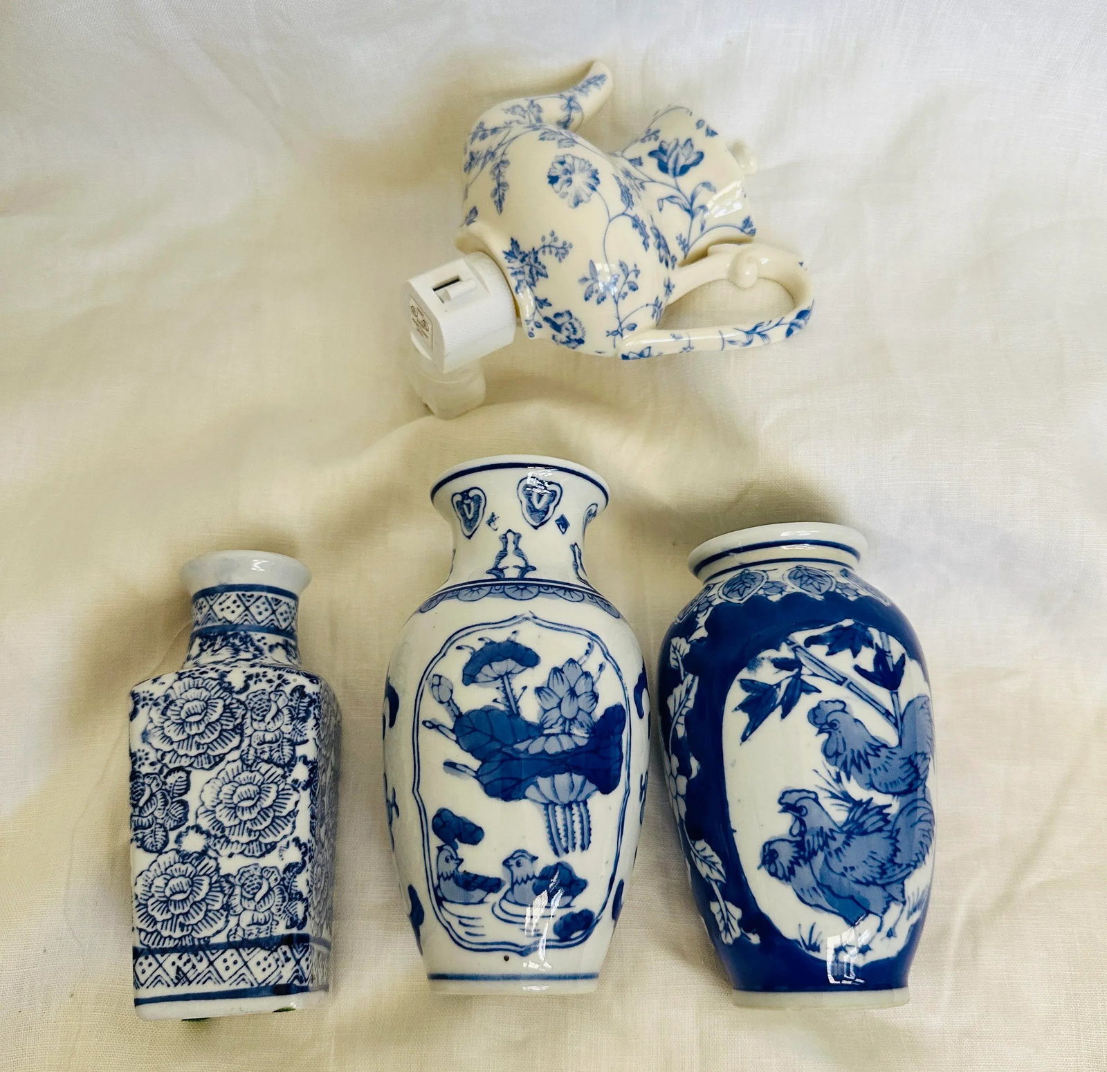 Mixed Lot of Mini Blue & White Vases - 2