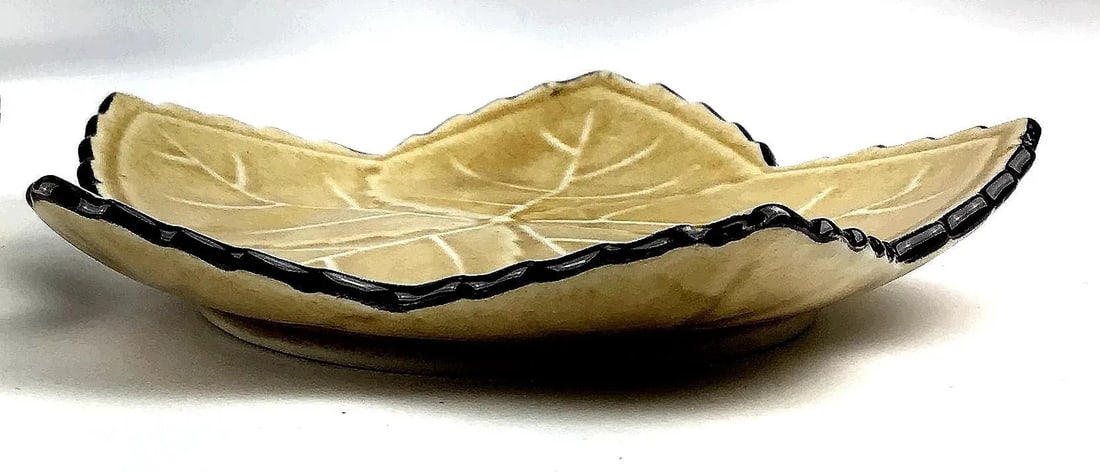 Vintage Porcelain Maple Leaf Trinket Plates - a Pair - 4