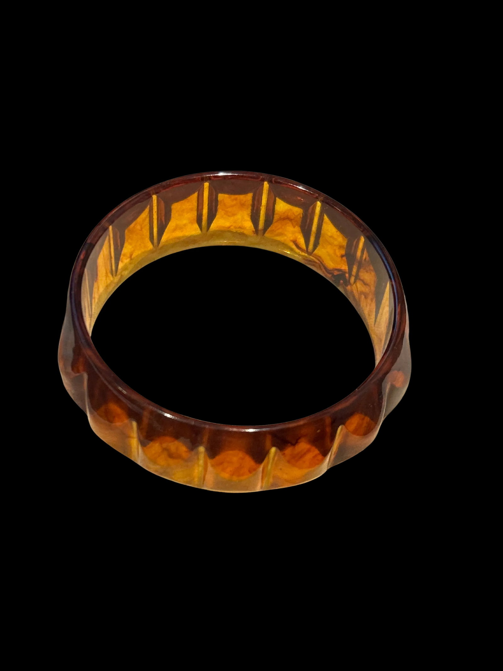 Vintage Carved Bakelite Bangle Bracelet in Marbled Amber Root Beer Tones - 7