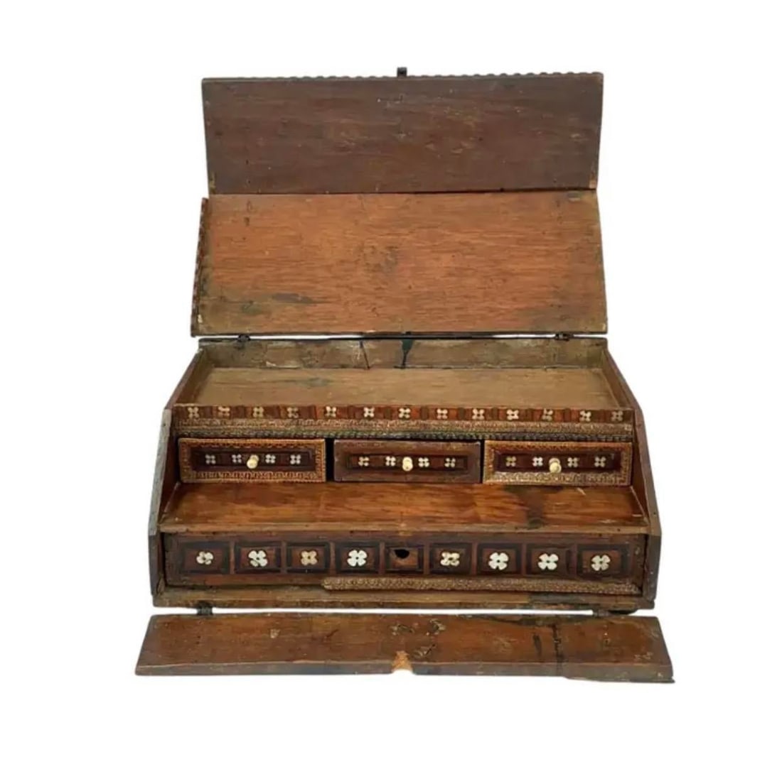 Spanish Colonial Inlaid Travel Desk, Wood and Iron, 17th Century - 5