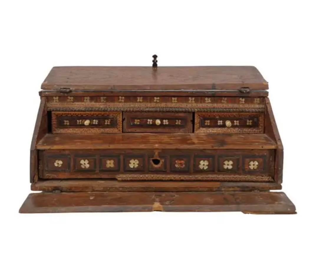 Spanish Colonial Inlaid Travel Desk, Wood and Iron, 17th Century - 9