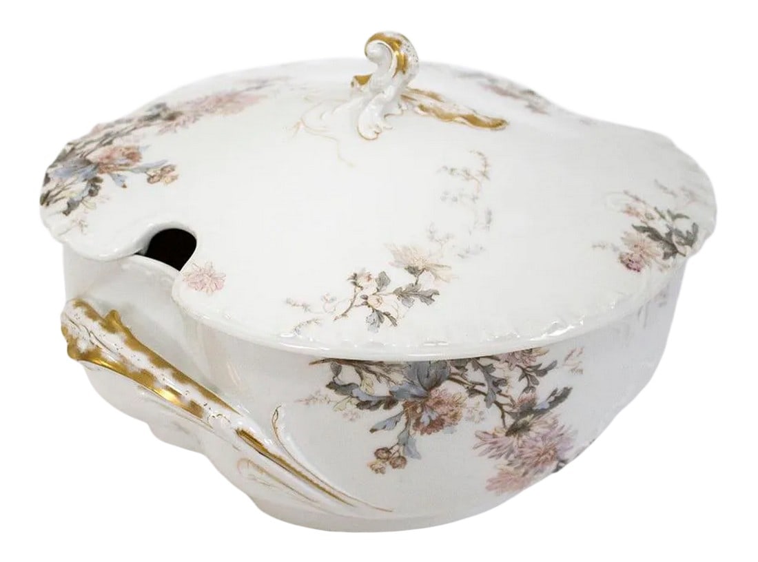 Vintage French Haviland Limoges Porcelain Soup Tureen: One of the prettiest patterns ever from H & C Haviland Limoges France. Antique French Haviland Limoges Porcelain Soup Tureen Schleiger 86a bowl height 5", bowl length 10 1/4", bowl width 9", height to