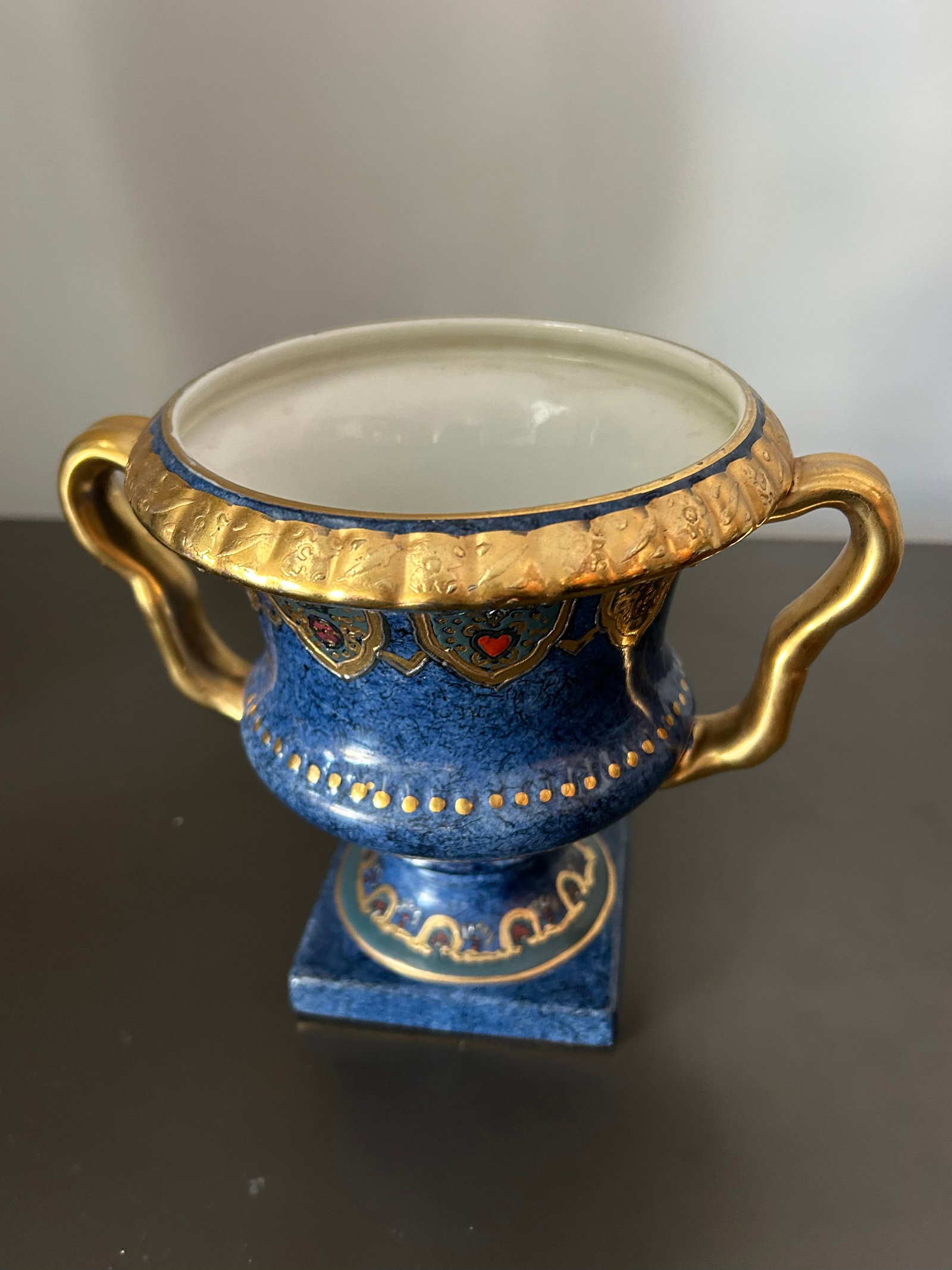 Vintage Cobalt Blue & Gold Gilded Urn Vase – ArtMark Japan Porcelain, Ornate Handles & - 2