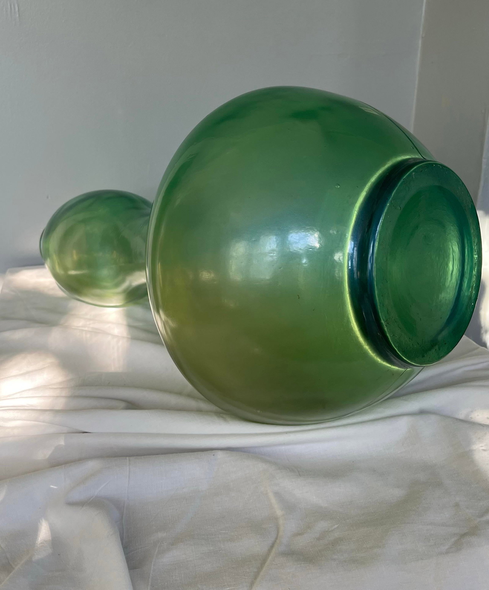 Large Mid-Century Vintage Green Iridescent Vase - 2