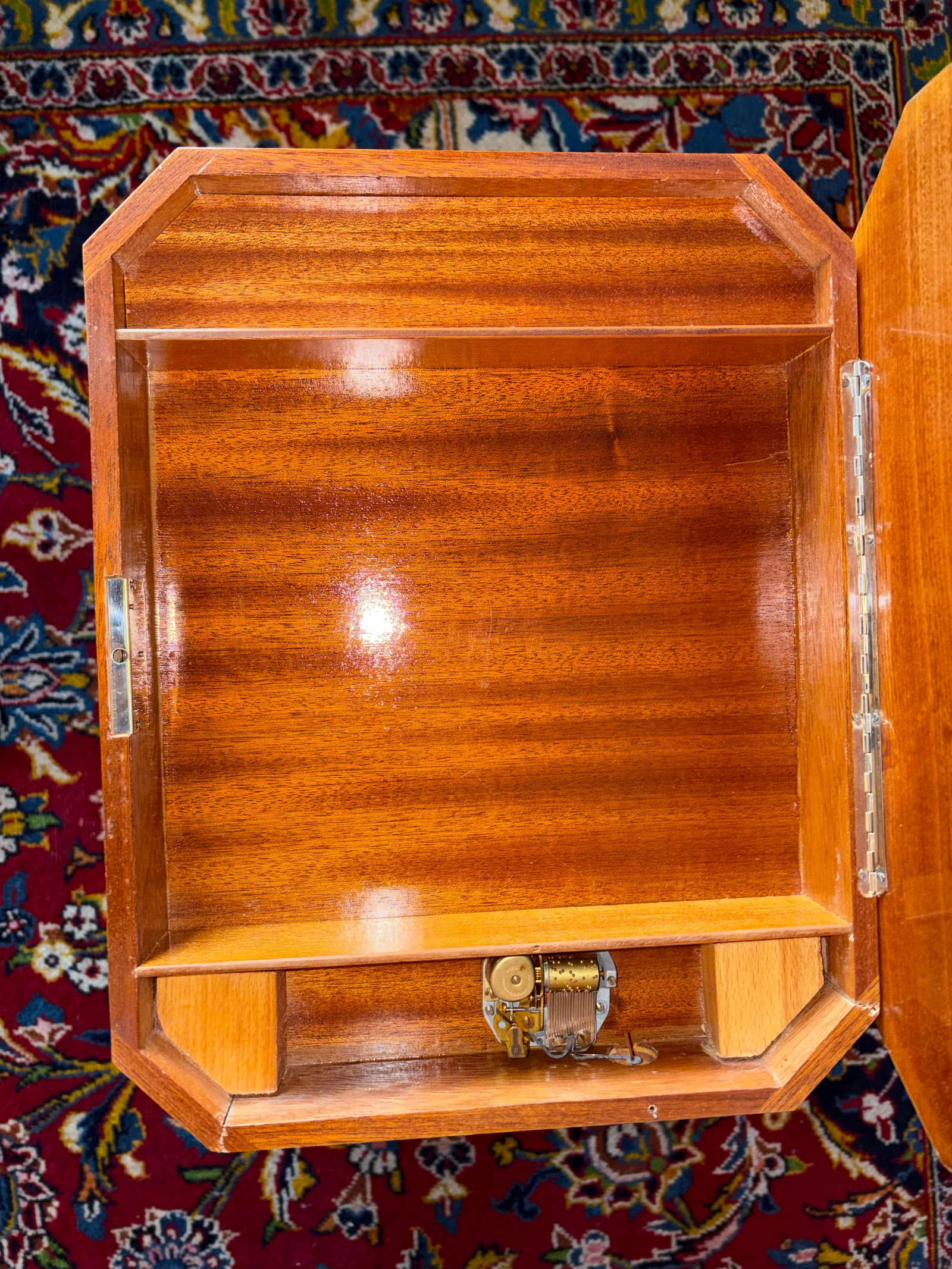 Italian Precious Woods Marquetry Set of 3 Nesting Tables With a Music Box in the Smallest Table - 5