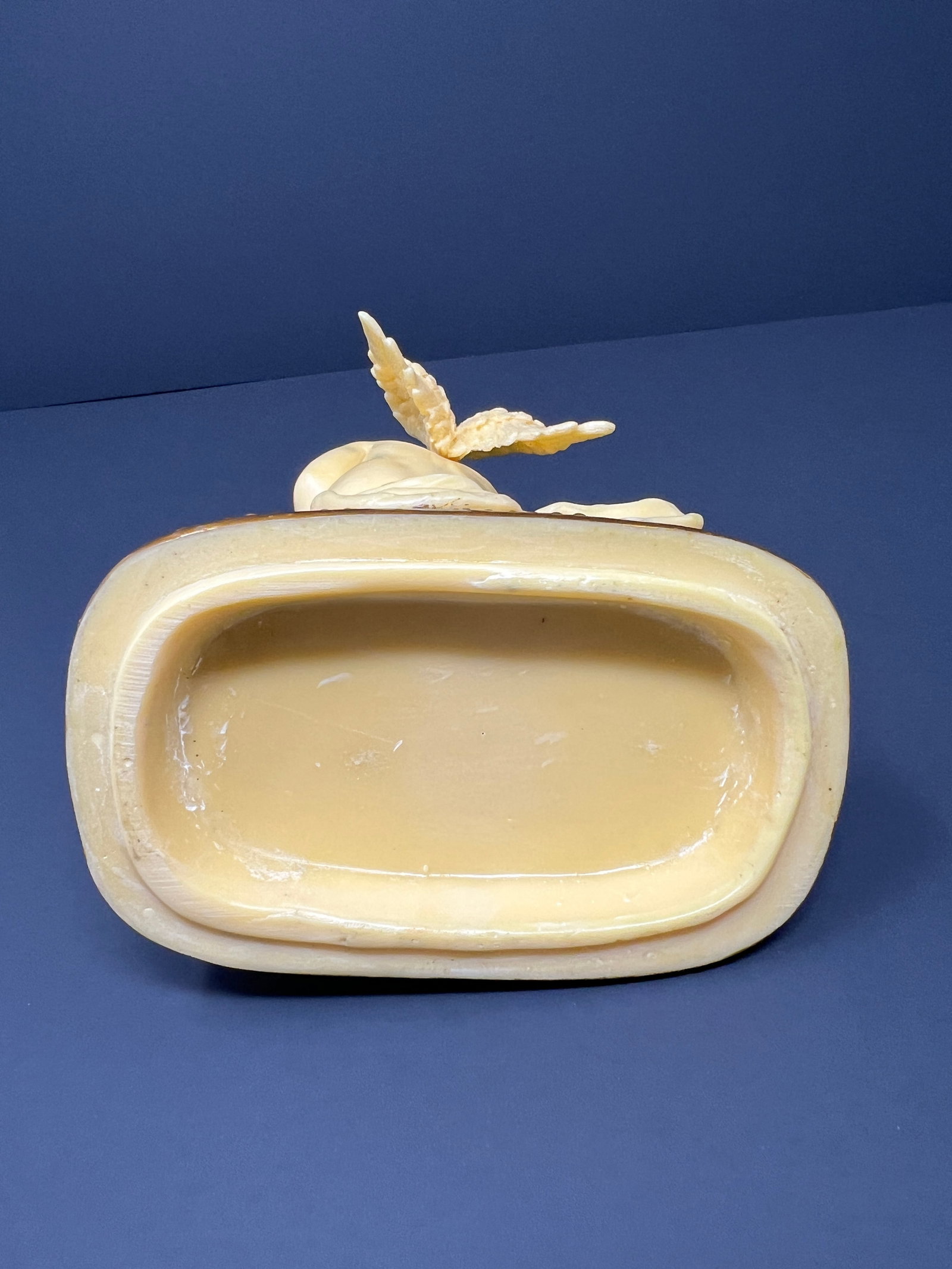 Late 20th Century Neoclassical Style Lidded Resin Trinket Box With Cherub - 7