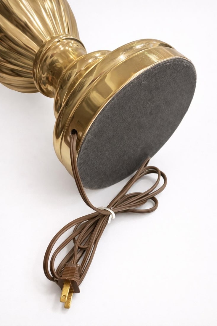 1960s Hollywood Regency Polished Brass Urn Table Lamp With Original Black Shade and Gold Interior - 7