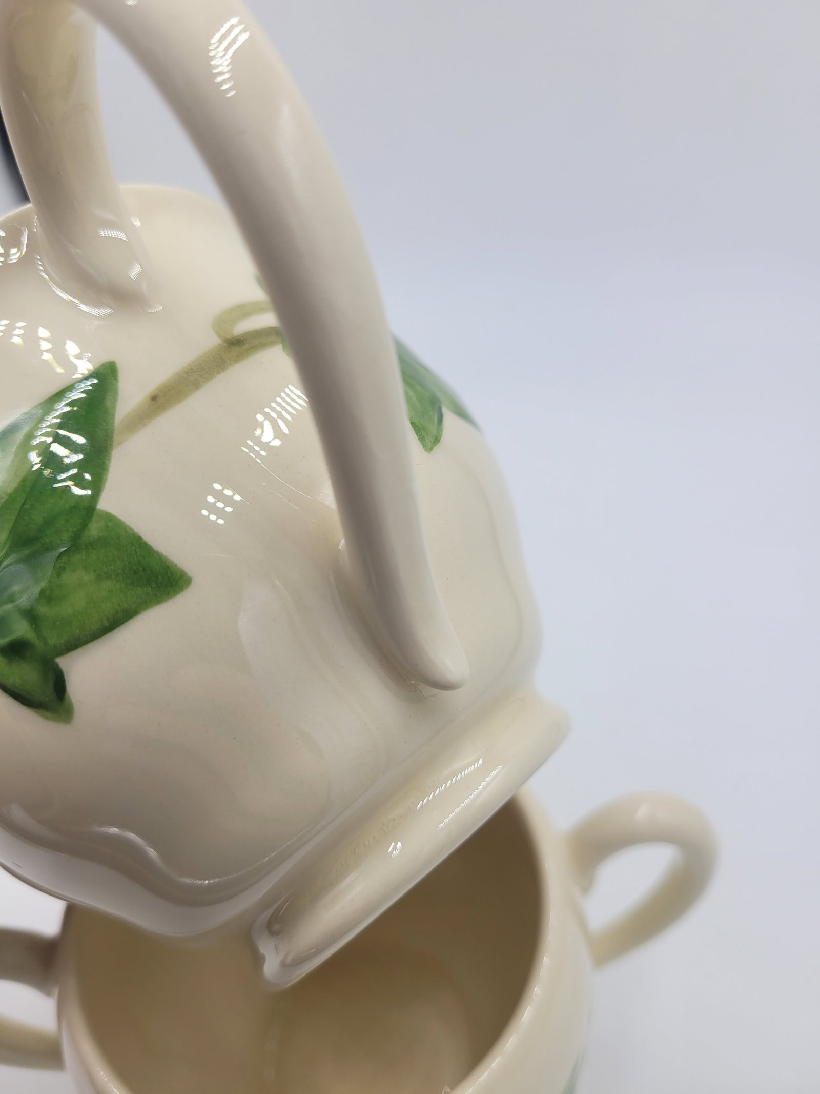 1950s Franciscan Ivy Hand-Decorated Creamer & Lidded Sugar Set - 3 Pieces - 7