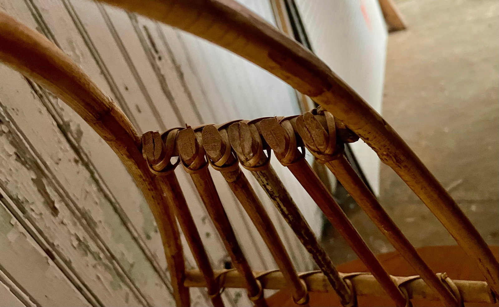 Mid 20th Century MCM Oval Round Bamboo/Rattan Magazine Holder Rack - 8