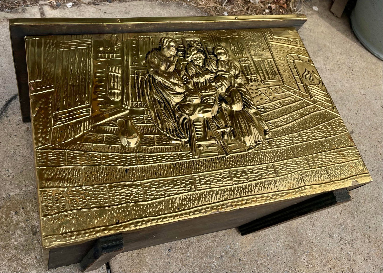 Mid 20th Century Pressed Embossed Brass Firewood Coal Kindling Box Fireside Tavern Scene - 4