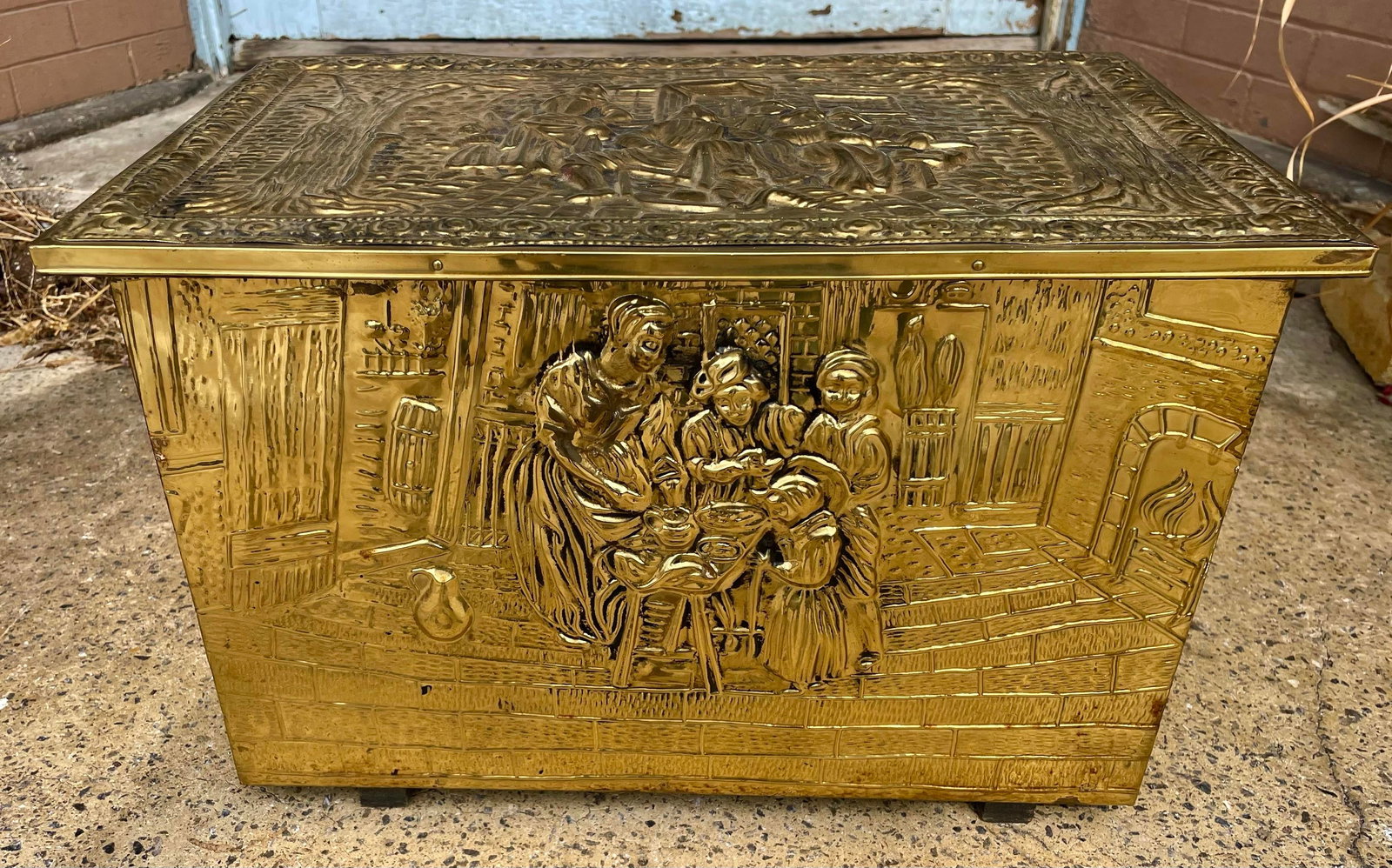 Mid 20th Century Pressed Embossed Brass Firewood Coal Kindling Box Fireside Tavern Scene - 5