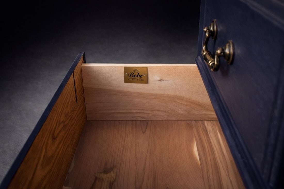 Late 20th Century Pair of Solid Wood Navy Blue Nightstands With Carved Shell Drawer & Walnut Tops - 5