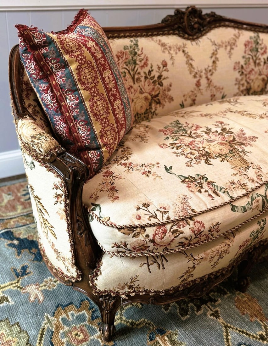 Mid 20th Century Louis XV Carved Walnut Settee | Newly Upholstered French Linen & Down Cushion | Pal - 13