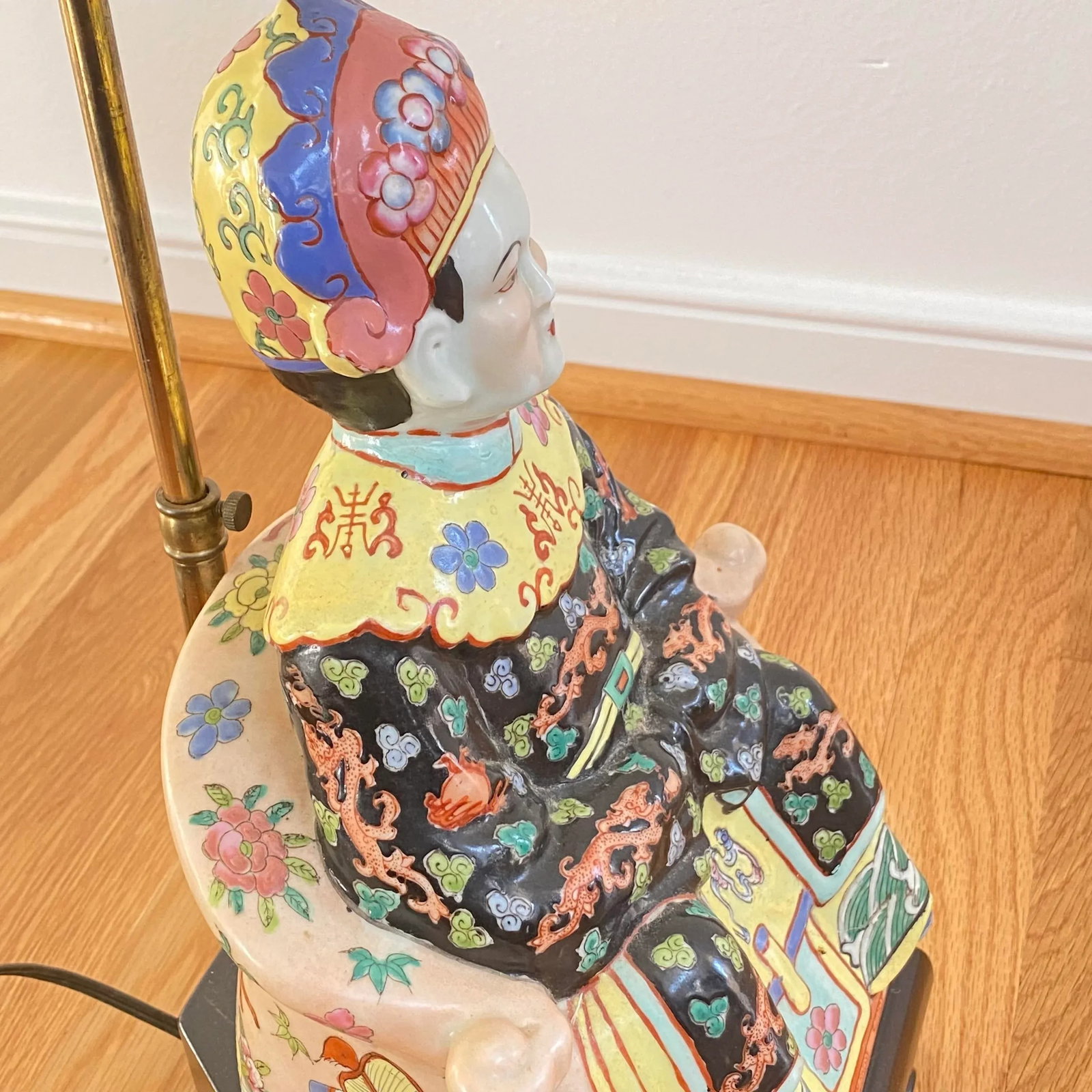Vintage Mid-Century Chinese Empress Ceramic Hand Painted Table Lamp - 7