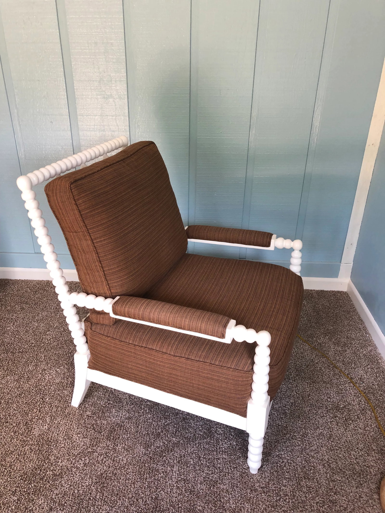 2000s Spindle Club Arm Chairs & Ottoman Set- 3 Pieces - 7