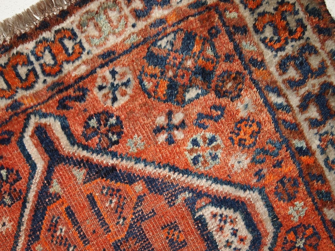 Handmade antique Persian Shiraz distressed rug 2.8' x 3.7' (87cm x 114cm) 1900s - 3