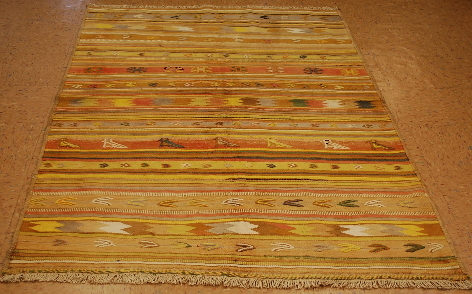 CAUCASIAN SOUMAK KILIM 4.10x6.4: Title: CAUCASIAN SOUMAK KILIM 4.10x6.4 Description:ANTIQUE FINE WOVEN CAUCASIAN KILIM FLAT WOVEN RUG with ANIMAL SUBJECTS...........with exact size of 4' 10" x 6' 4" Caucasian design with many beautif