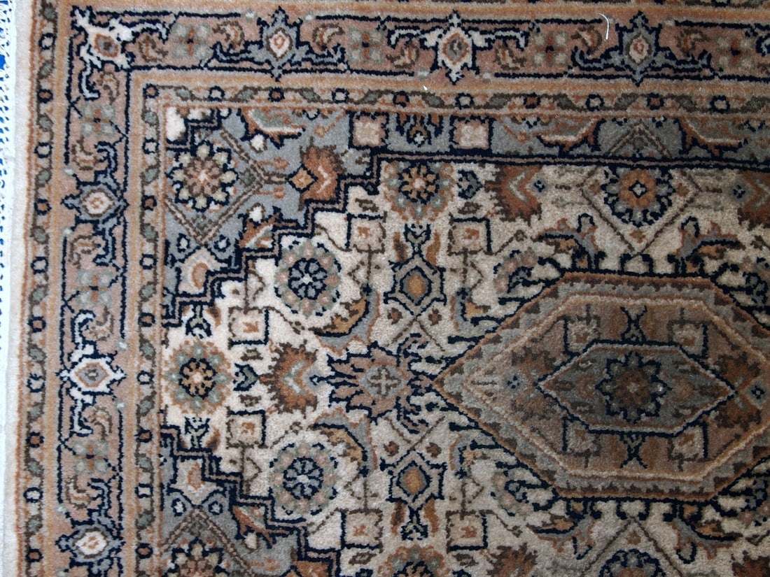 Handmade vintage Indo-Tabriz rug 1.9' x 2.9' (58cm x 89cm) 1970s - 2