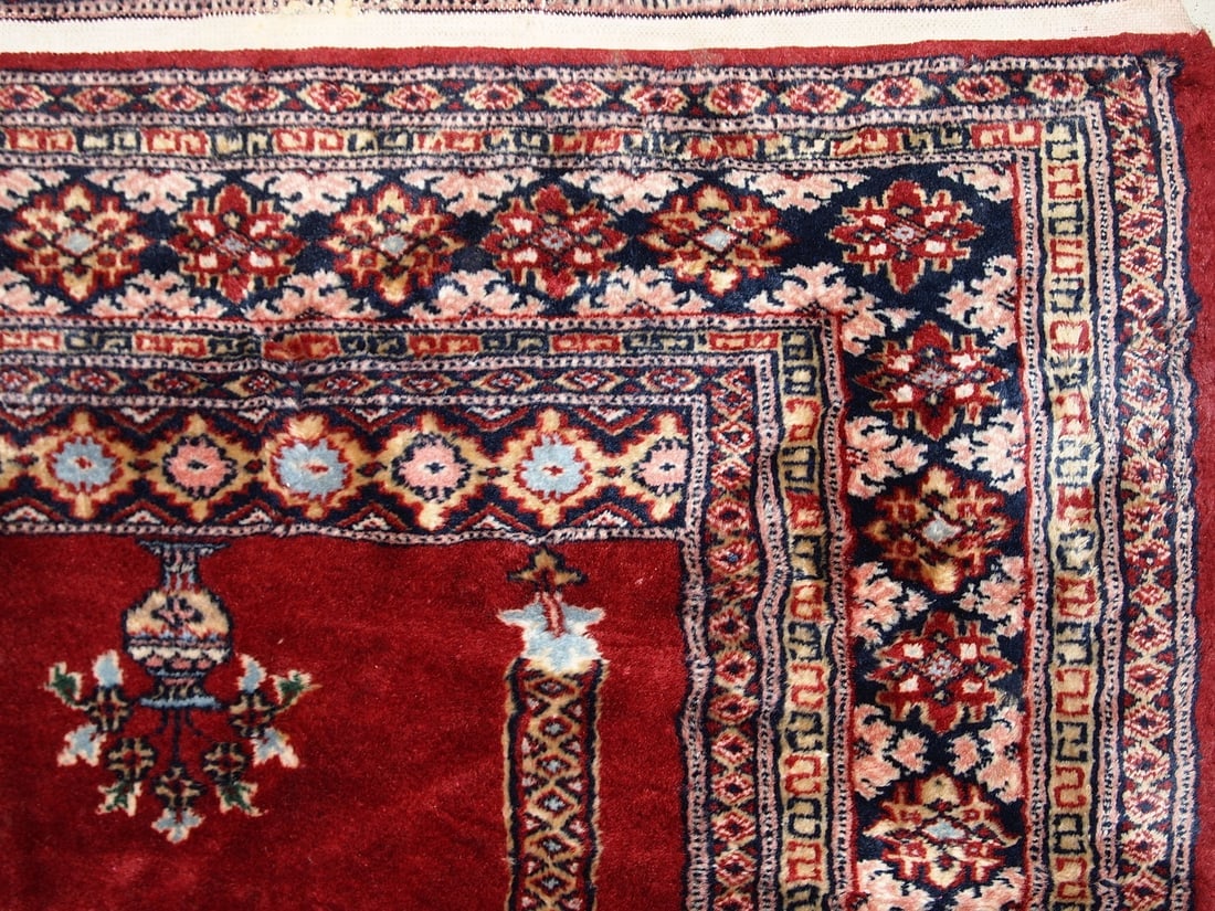 Handmade vintage Pakistani Lahore prayer rug 3' x 5.8' (94cm x 178cm) 1960s - 2