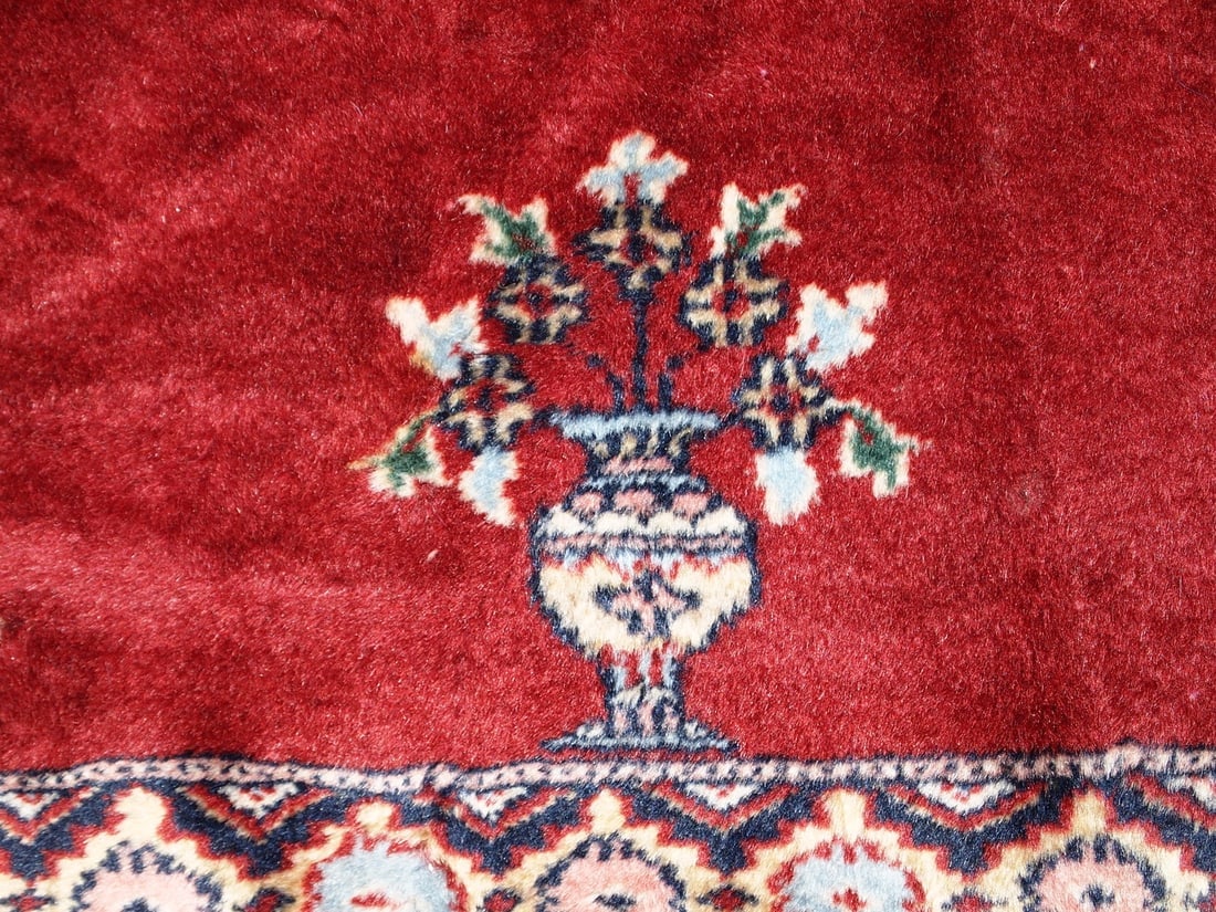 Handmade vintage Pakistani Lahore prayer rug 3' x 5.8' (94cm x 178cm) 1960s - 4