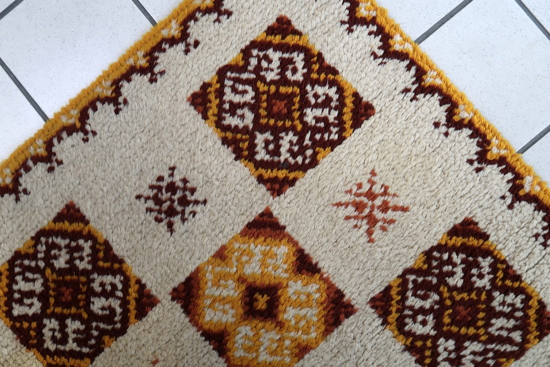 Vintage French Savonnerie rug 2.5' x 4.8' (77cm x 146cm) 1960s - 2