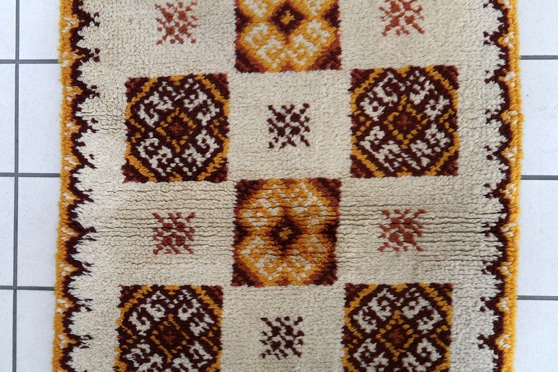 Vintage French Savonnerie rug 2.5' x 4.8' (77cm x 146cm) 1960s - 4