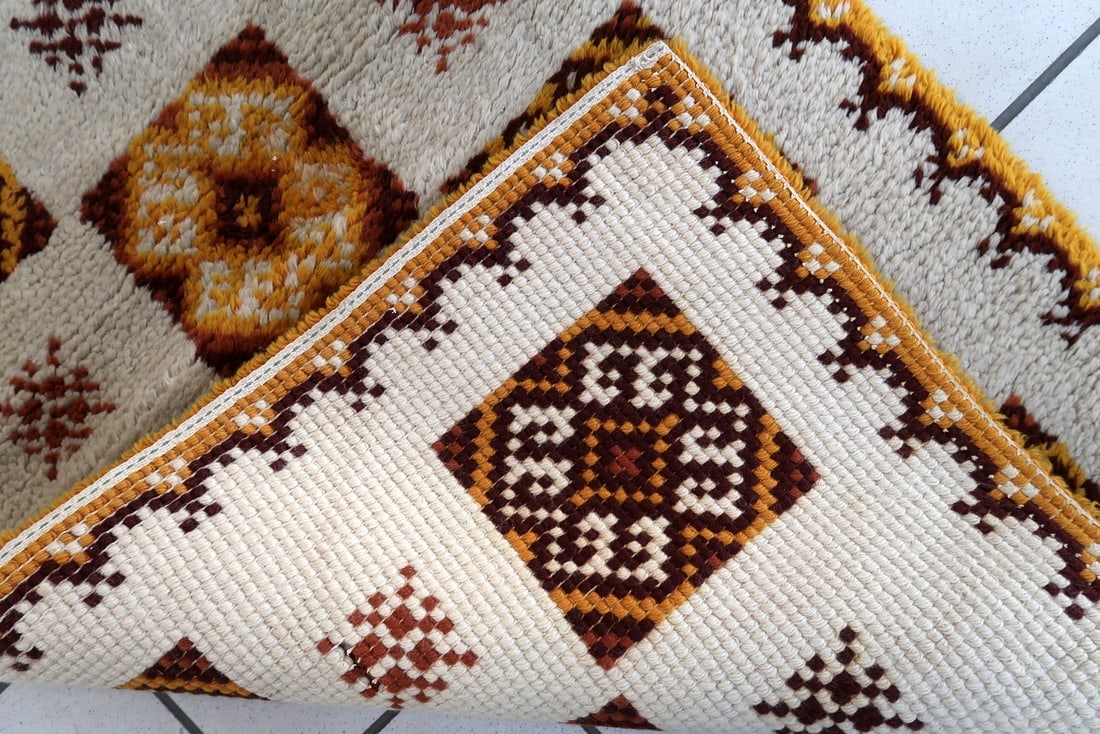 Vintage French Savonnerie rug 2.5' x 4.8' (77cm x 146cm) 1960s - 9