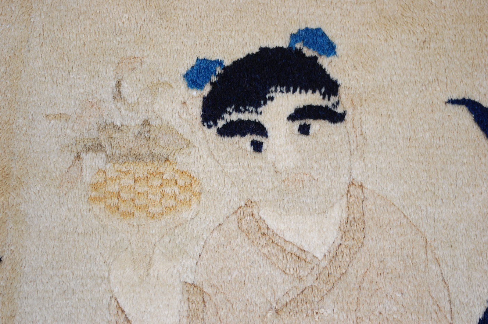 CHINESE RUG 4' x 6' - 8