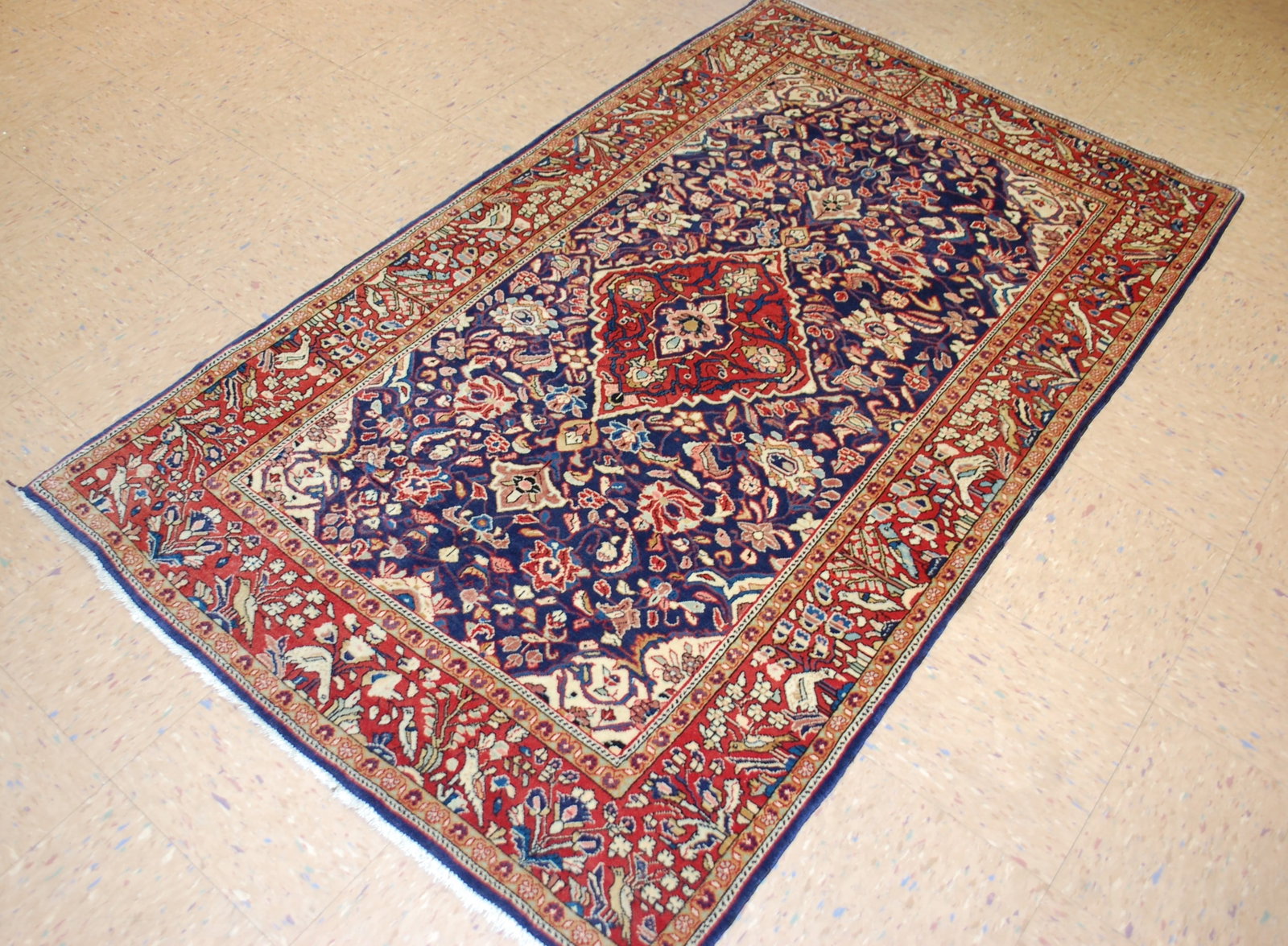 Persian SAROUK RUG 3'7" X 6'2" - 9