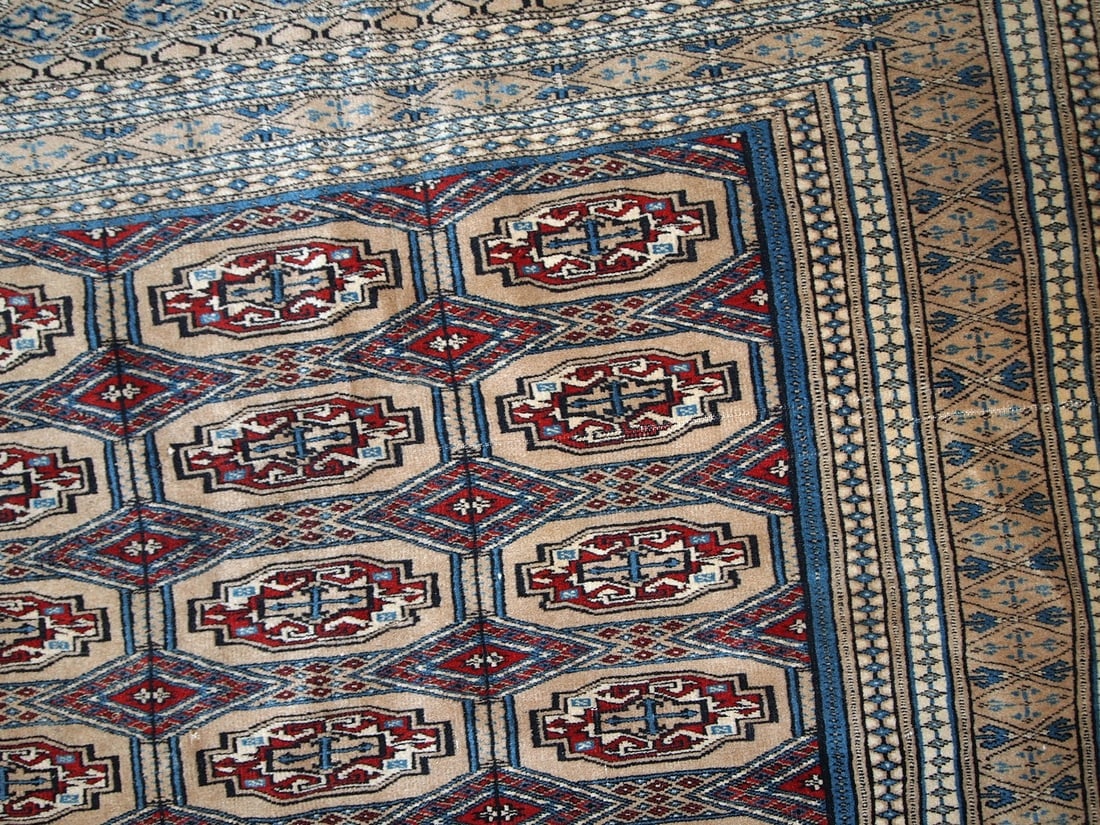 Handmade vintage Uzbek Bukhara rug 4.2' x 5.7' (129cm x 174cm) 1960s - 3