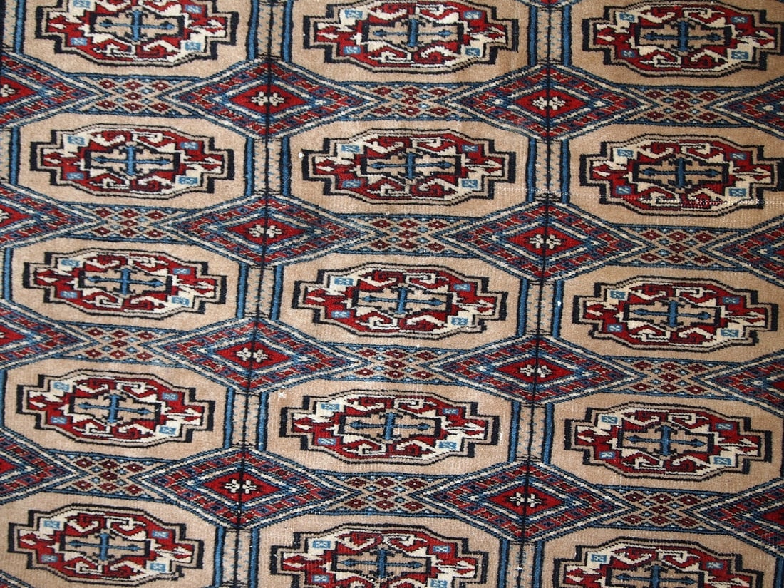 Handmade vintage Uzbek Bukhara rug 4.2' x 5.7' (129cm x 174cm) 1960s - 5