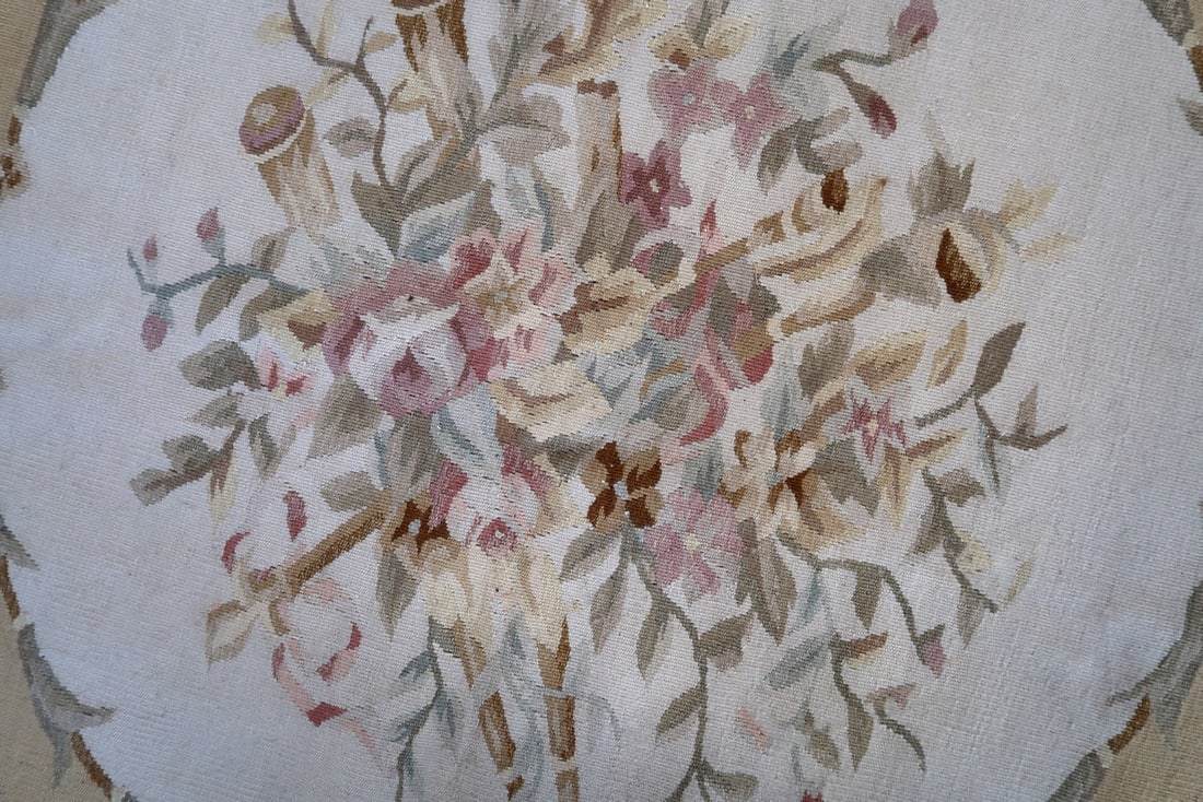 Handmade vintage French Aubusson rug 8.7' x 12' (266cm x 367cm), 1970s - 10