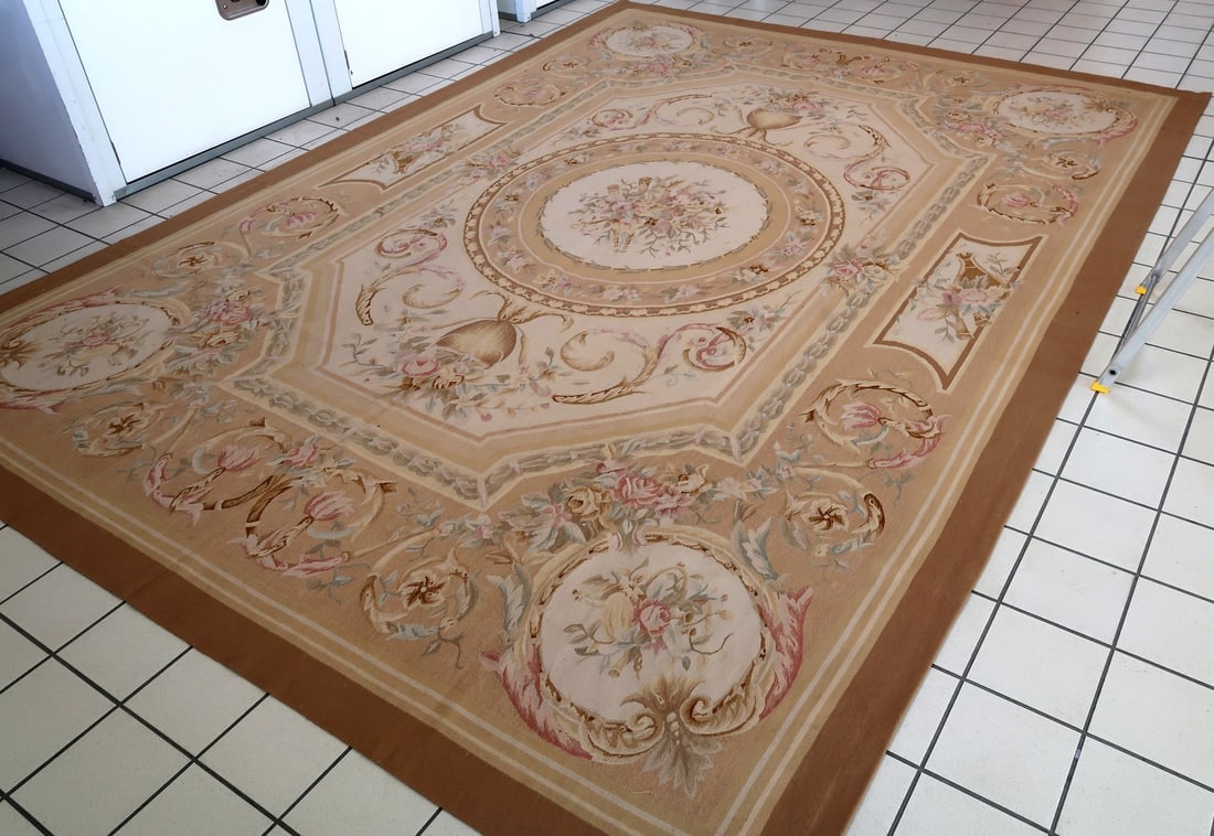 Handmade vintage French Aubusson rug 8.7' x 12' (266cm x 367cm), 1970s - 13