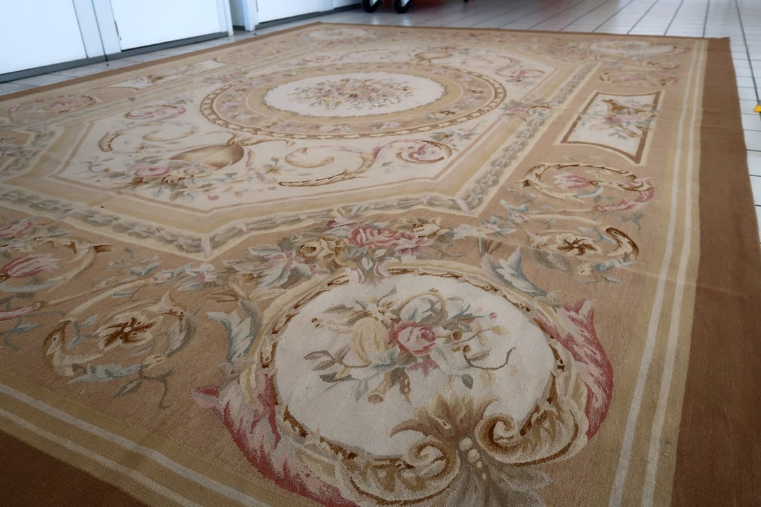 Handmade vintage French Aubusson rug 8.7' x 12' (266cm x 367cm), 1970s - 15