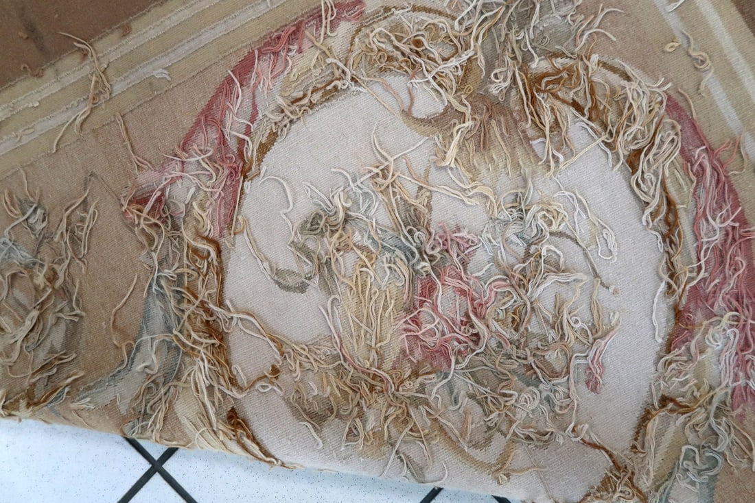 Handmade vintage French Aubusson rug 8.7' x 12' (266cm x 367cm), 1970s - 17