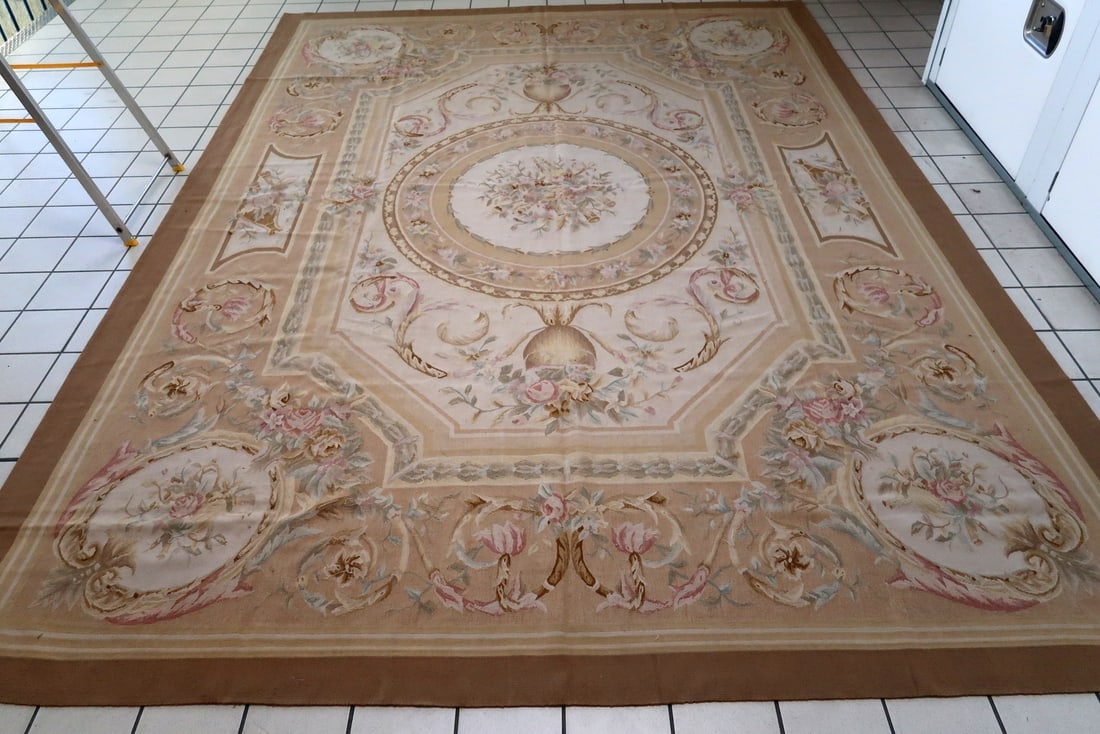 Handmade vintage French Aubusson rug 8.7' x 12' (266cm x 367cm), 1970s - 18