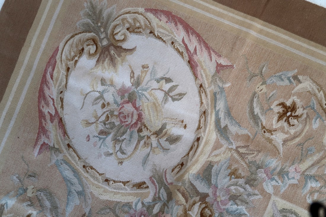 Handmade vintage French Aubusson rug 8.7' x 12' (266cm x 367cm), 1970s - 3