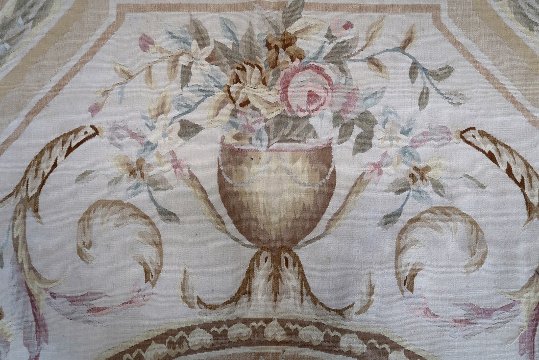 Handmade vintage French Aubusson rug 8.7' x 12' (266cm x 367cm), 1970s - 7
