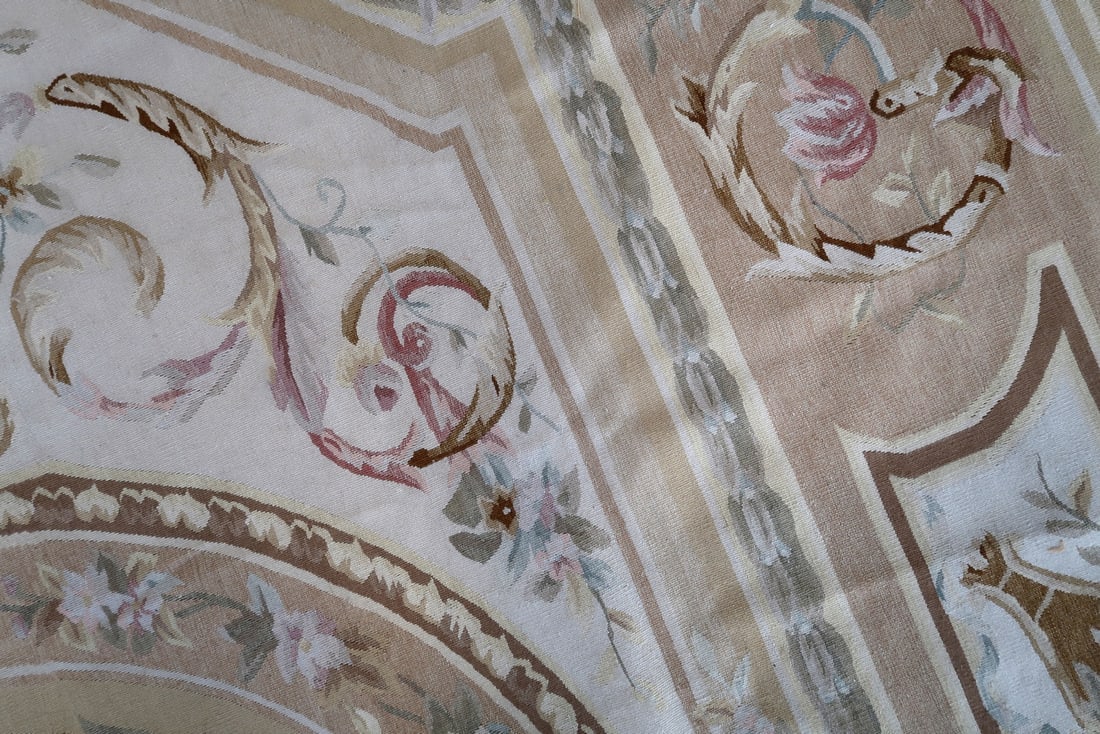 Handmade vintage French Aubusson rug 8.7' x 12' (266cm x 367cm), 1970s - 8