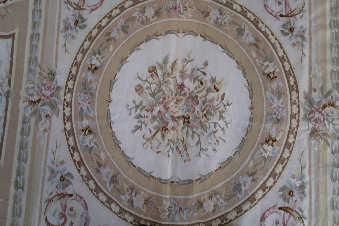 Handmade vintage French Aubusson rug 8.7' x 12' (266cm x 367cm), 1970s - 9