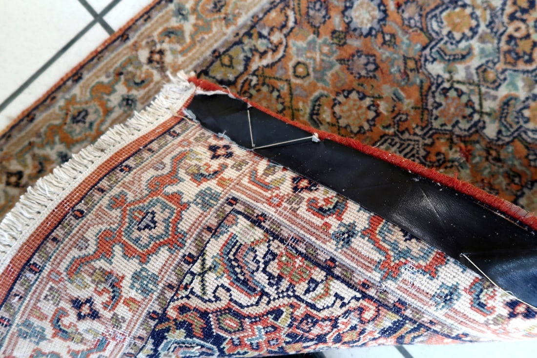 Handmade vintage Indo-Tabriz runner 1.9' x 5.8' (60cm x 177cm) 1970s - 8