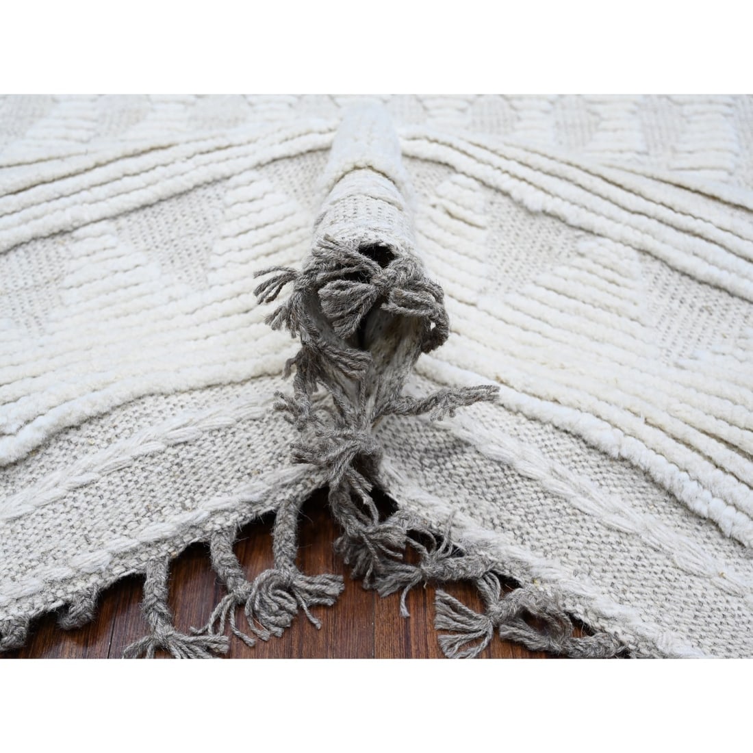 Ivory Hand Knotted Wool Moroccan Weave Embossed Pile Oriental Rug - 5