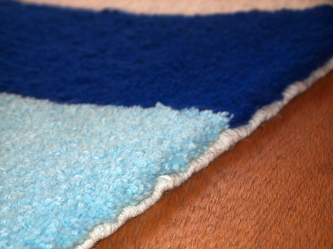 Handmade contemporary ORA French hooked rug 2.4 x 4.7' (74cm x 143cm), 2021 - 10