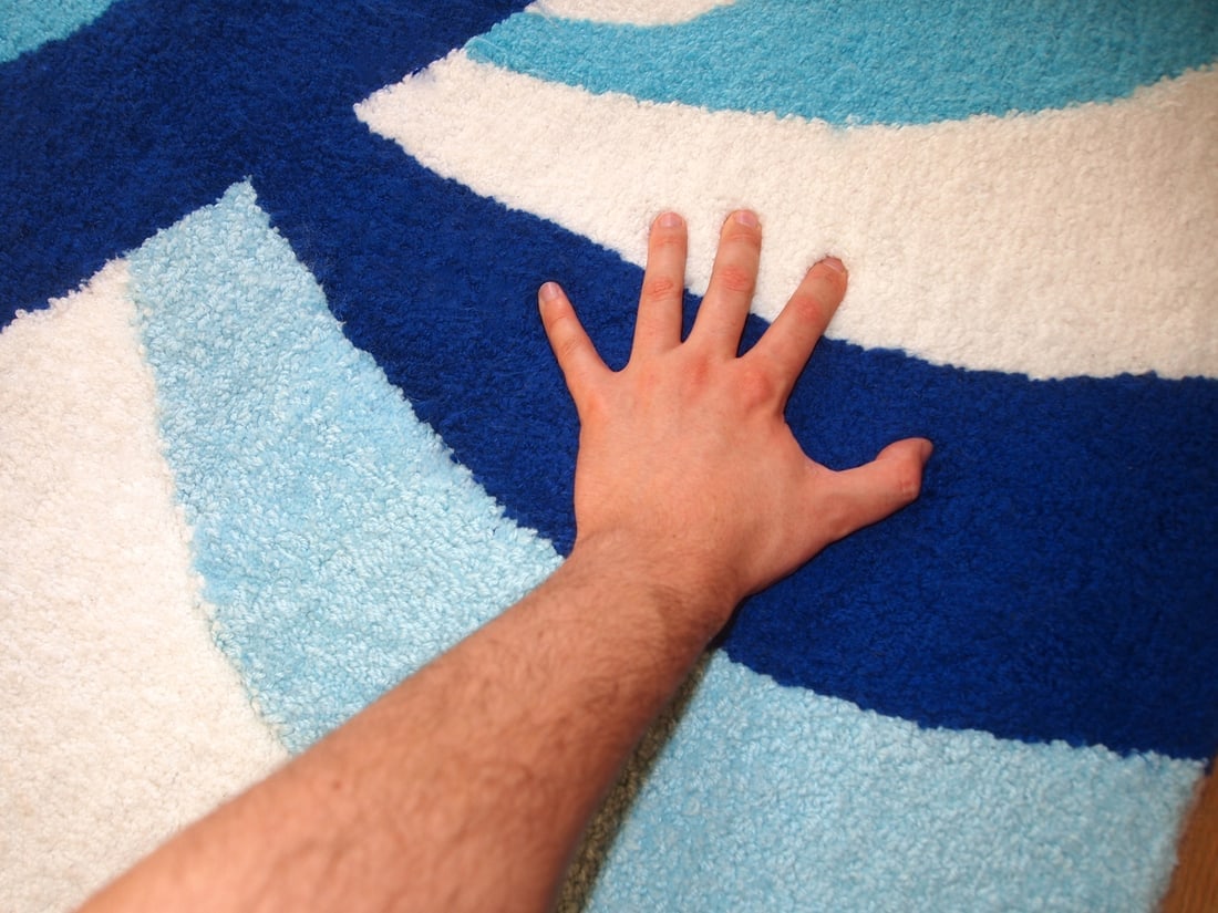 Handmade contemporary ORA French hooked rug 2.4 x 4.7' (74cm x 143cm), 2021 - 12