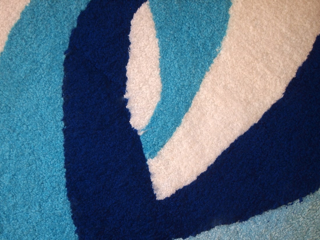 Handmade contemporary ORA French hooked rug 2.4 x 4.7' (74cm x 143cm), 2021 - 5