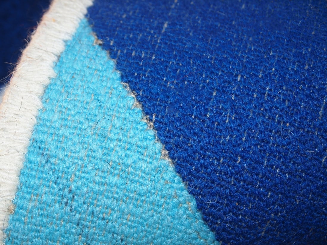 Handmade contemporary ORA French hooked rug 2.4 x 4.7' (74cm x 143cm), 2021 - 7