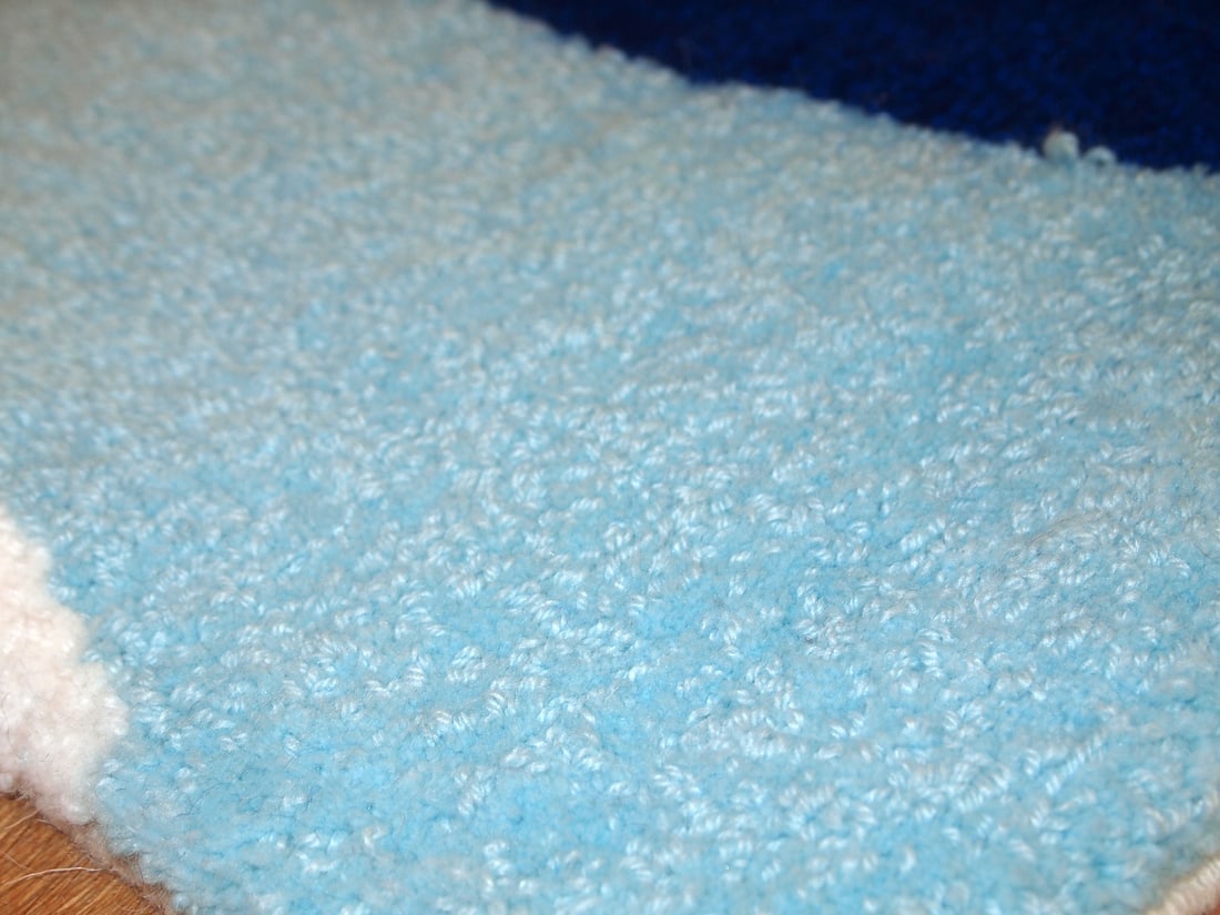 Handmade contemporary ORA French hooked rug 2.4 x 4.7' (74cm x 143cm), 2021 - 8