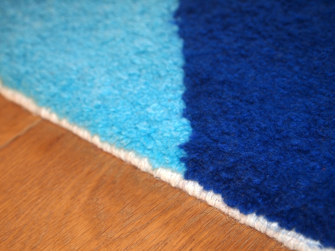 Handmade contemporary ORA French hooked rug 2.4 x 4.7' (74cm x 143cm), 2021 - 9