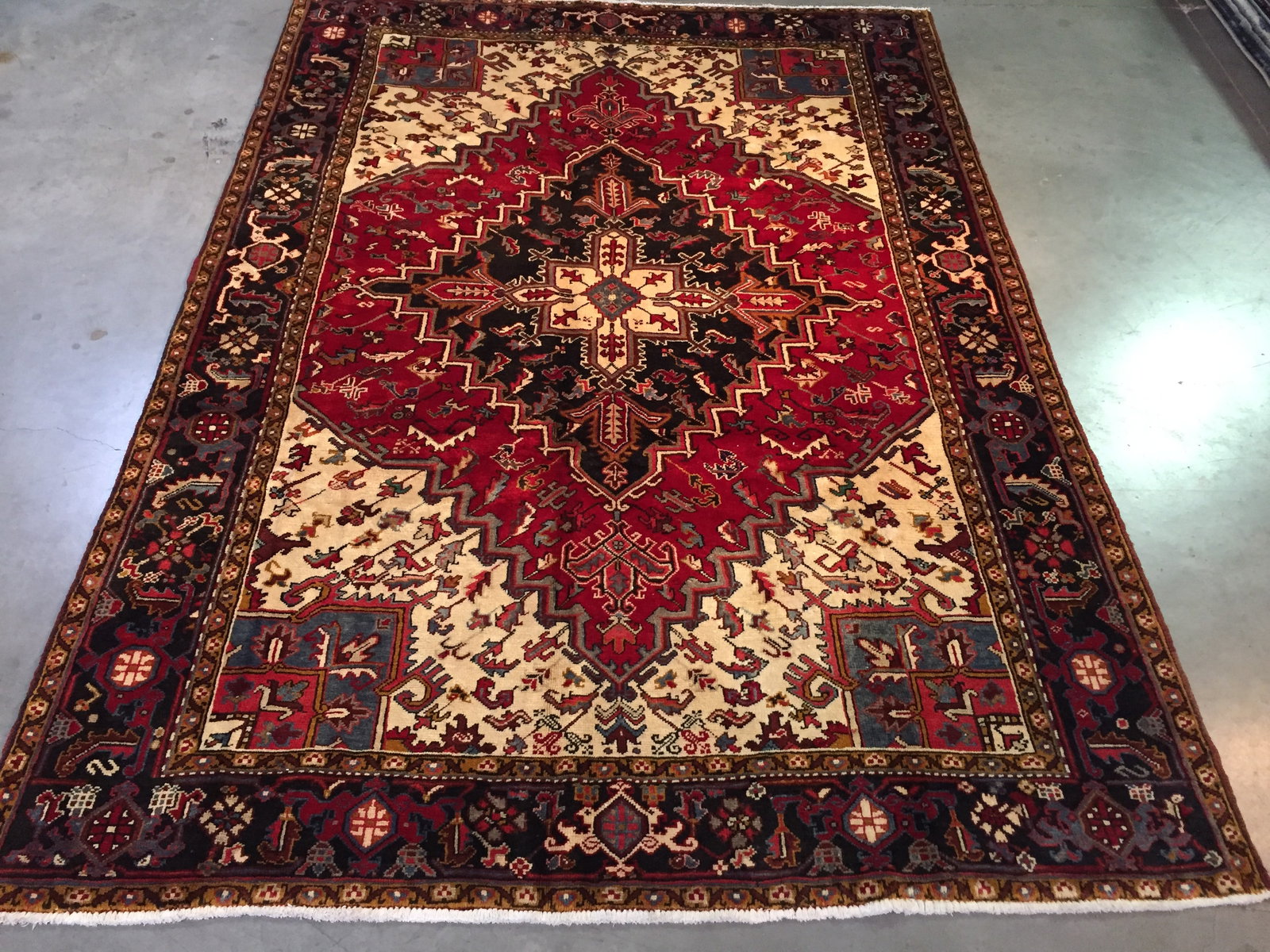MAGNIFICENT PERSIAN HERIZ 6.10x9.7: Title:MAGNIFICENT PERSIAN HERIZ 6.10x9.7 Description:6'.10" X9'.7" Supurb Authentic Persian Heriz rug 100% Vege Dye Kork wool pile excellent condition in classic vivid red and differend shade of blue,