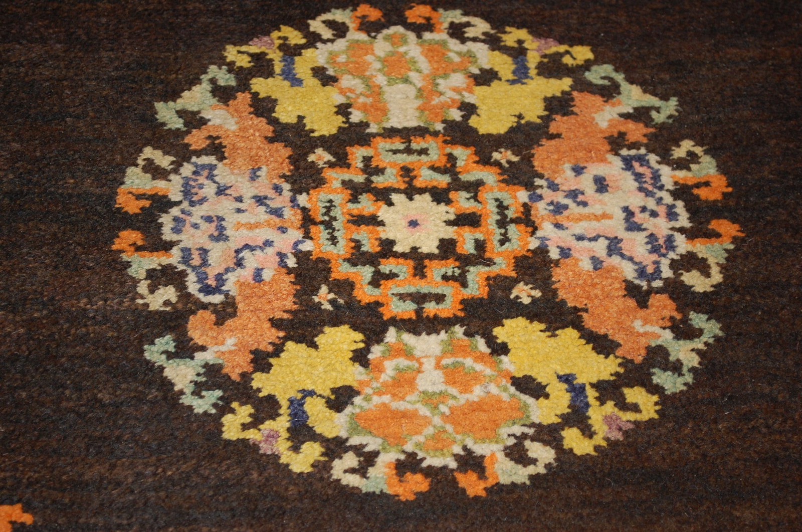 CHINESE TURKESTAN RUG 2.7x4.6 - 9